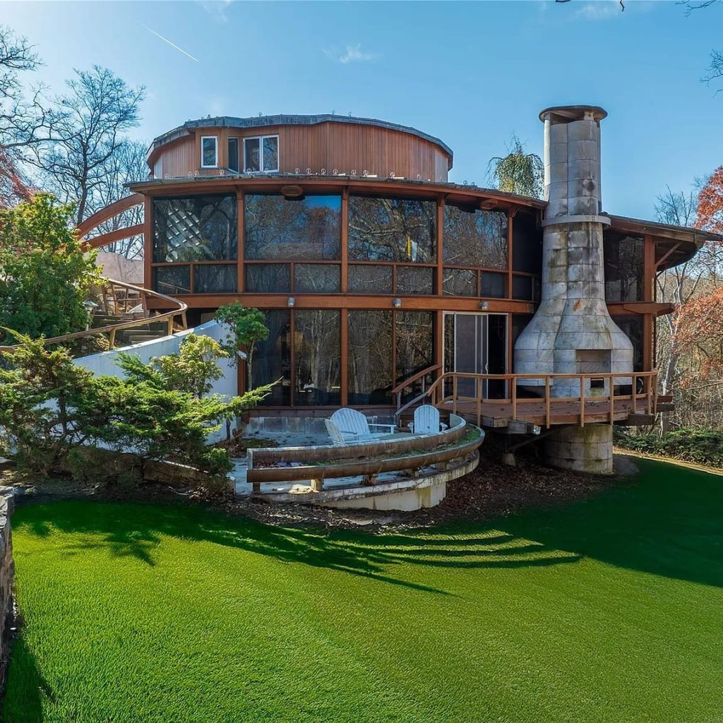 Expansive Windows of Jackie Gleason’s Former NY Home