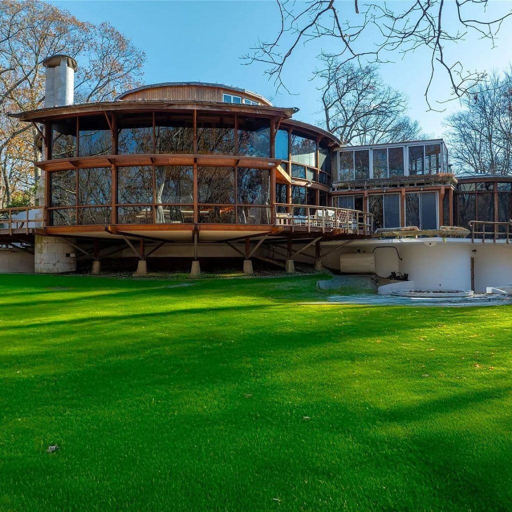Rear View of Jackie Gleason’s Former NY Home
