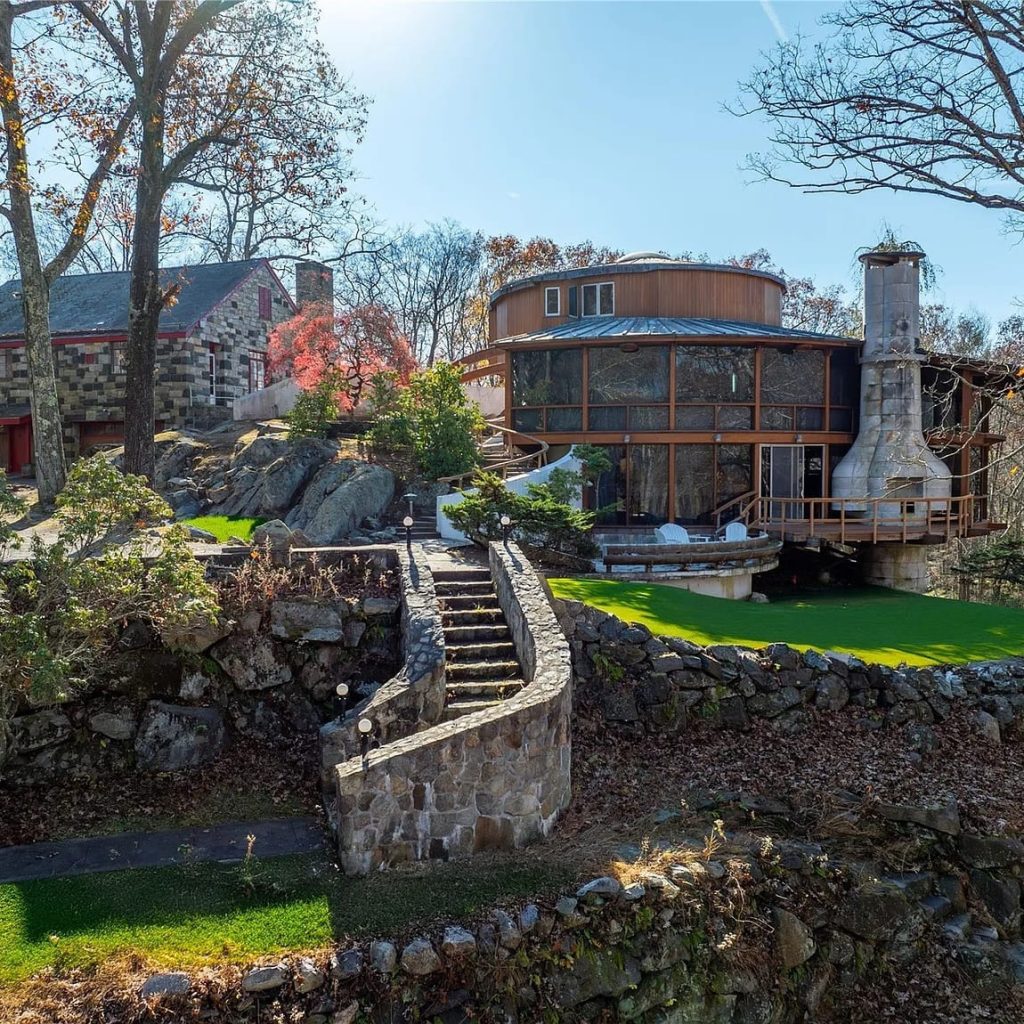 Stairway Approach of Jackie Gleason’s Former NY Home