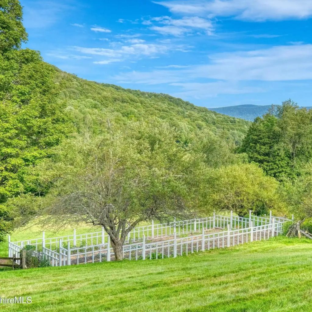 Fence Near Christopher Reeve’s Former MA Home