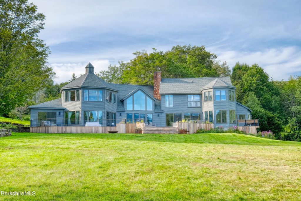 Backyard of Christopher Reeve’s Former MA Home