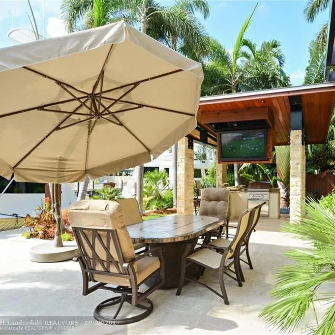 Outdoor Dining Area of Anthony Rizzo's Fort Lauderdale Home