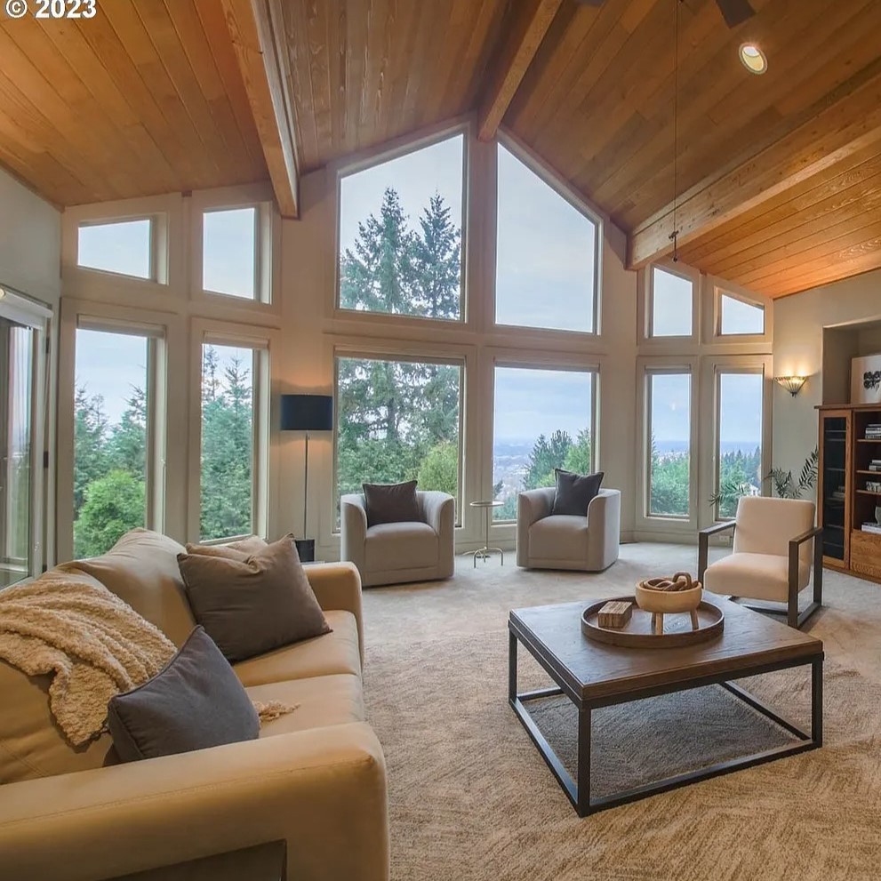 Living Room in Dan Lanning's Former OR Home