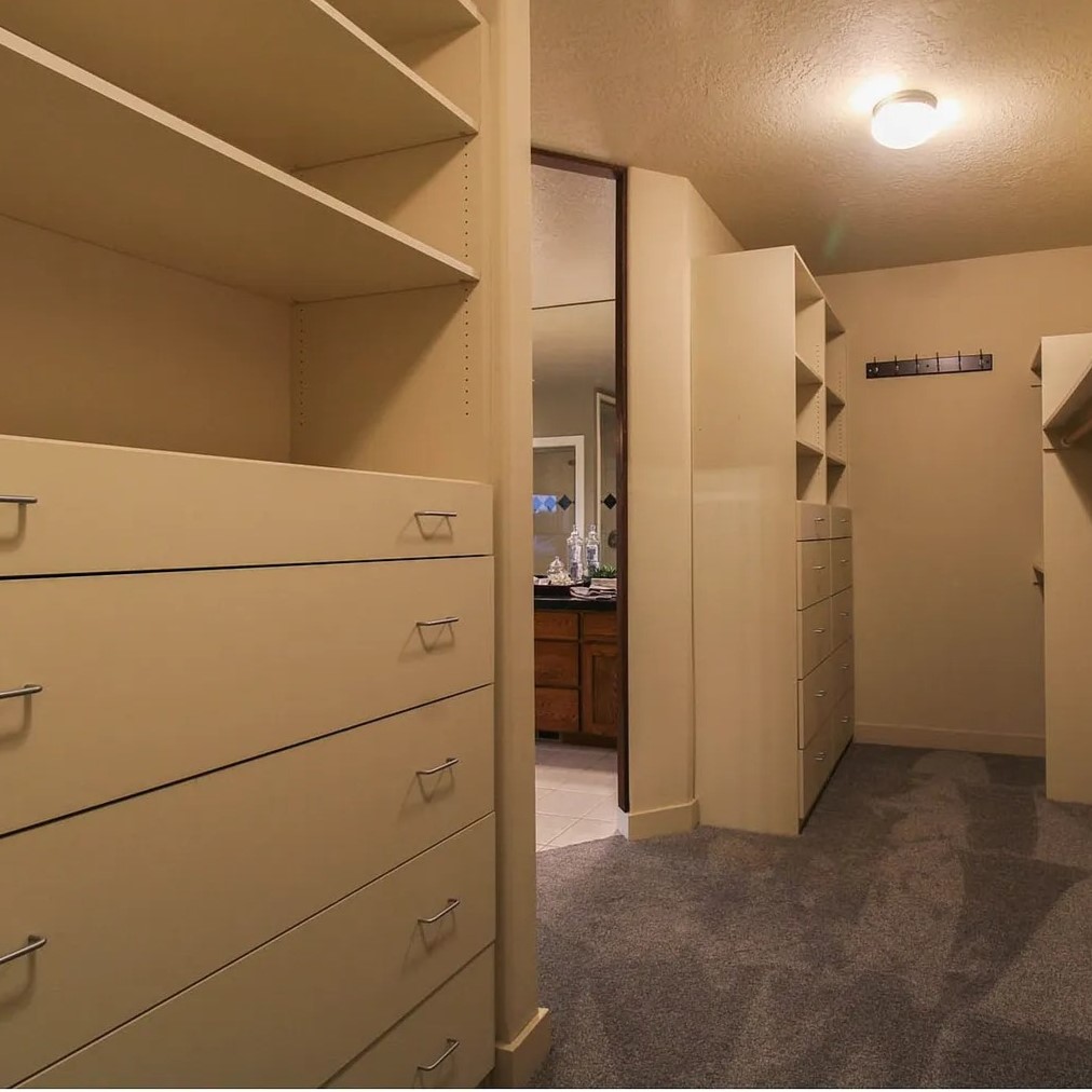 Walk-In Closet in Dan Lanning's Former OR Home