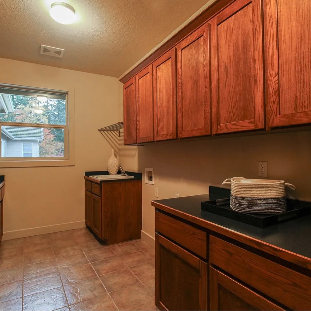 Laundry Room in Dan Lanning's Former OR Home