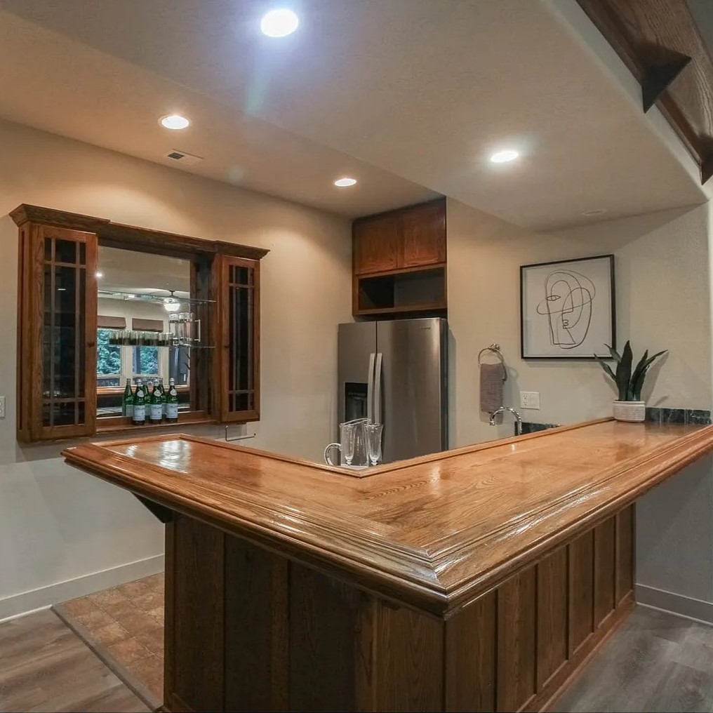 L-Shaped Bar in Dan Lanning's Former OR Home