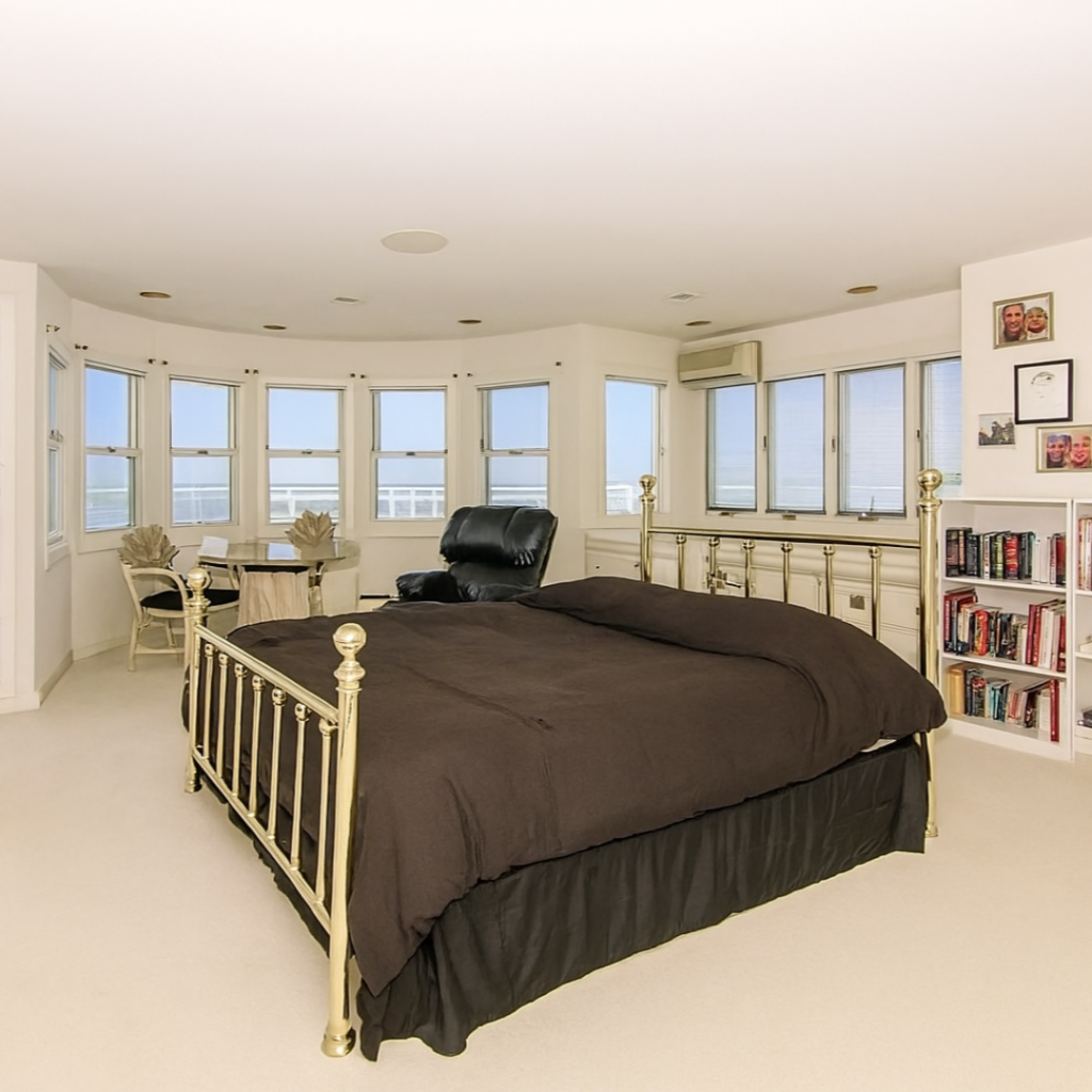 Bedroom in Joe Pesci's Former Home in New Jersey