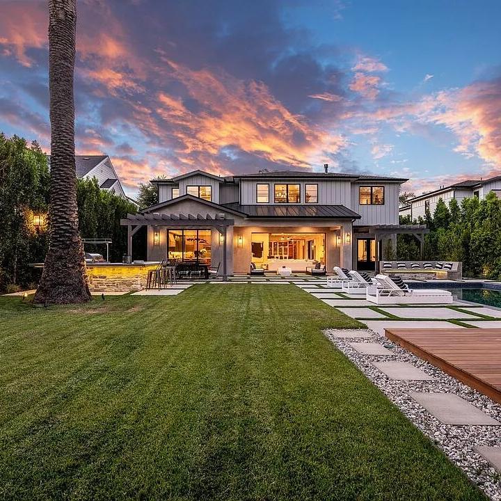 Backyard of Demi Lovato’s CA Home