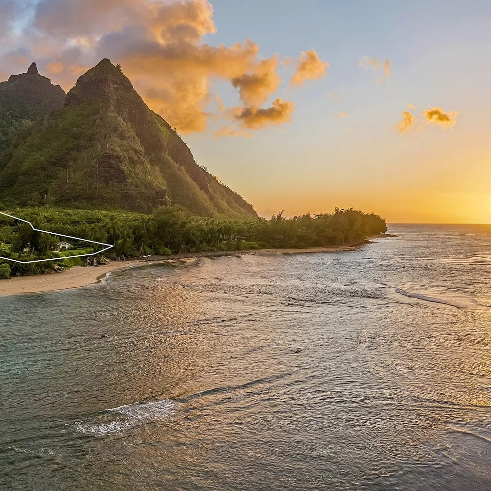 Coast of Julia Roberts’ Former Hawaii Home