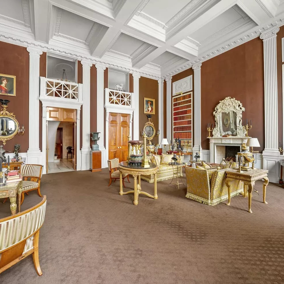 Salon in Carolyne Roehm’s NYC Home